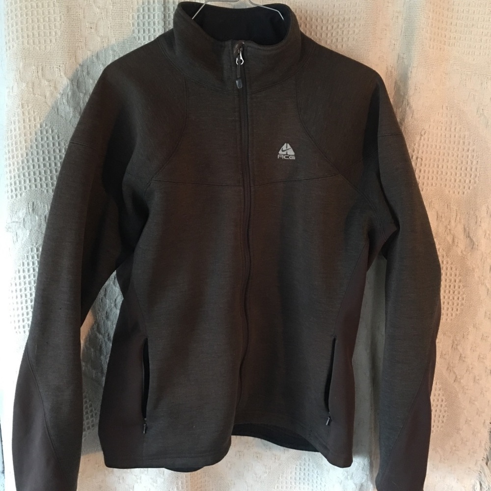 Really Nice Women’s Nike ACG Jacket Size Large